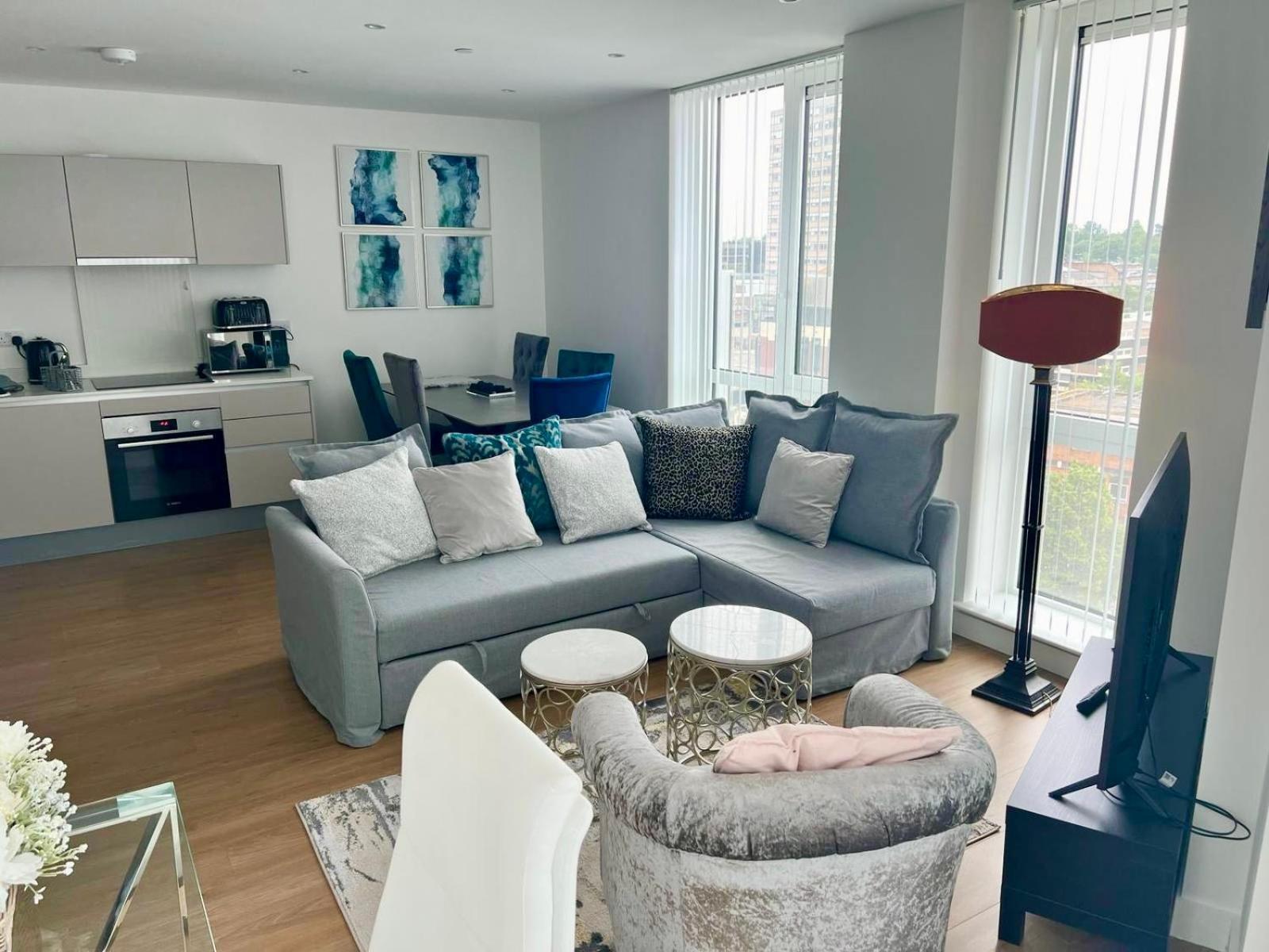 Spacious Urban Gem Apartment With Parking Bracknell Exterior foto
